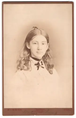 Fotografie M. L. Winter, Prag, Celestine Heyssig als junges Mädchen
