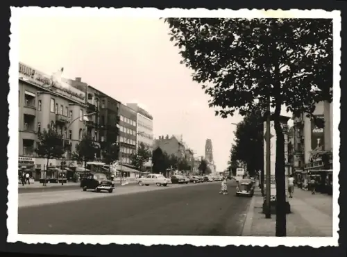 Fotografie unbekannter Fotograf, Ansicht Berlin-Charlottenburg, Kurfürstendamm mit Blick zur Gedächtniskirche