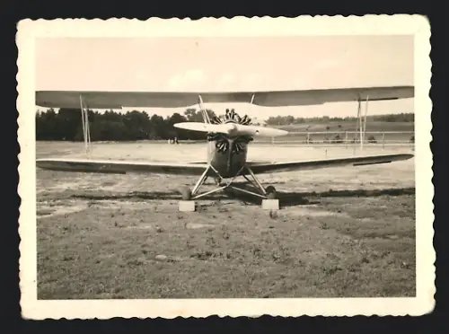 Fotografie Flugzeug, Leichter Doppeldecker mit Sternmotor