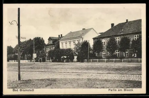 AK Bad Bramstedt, Strasse am Bleeck mit Passanten
