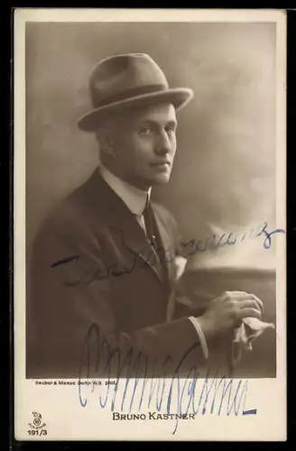 AK Schauspieler Bruno Kastner im Anzug mit Krawatte, Autograph