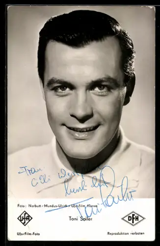 AK Schauspieler Toni Sailer mit freundlichem Lächeln, Autograph