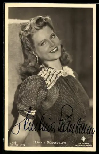 AK Schauspieler Kristina Söderaum, verführerisch lächelnd, Autograph