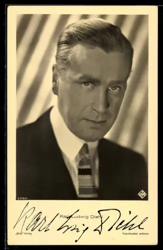 AK Schauspieler Karl Ludwig Diehl im Anzug posierend, Autograph