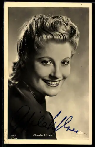 AK Portrait von Schauspielerin Gisela Uhlen mit Halskette, Autograph