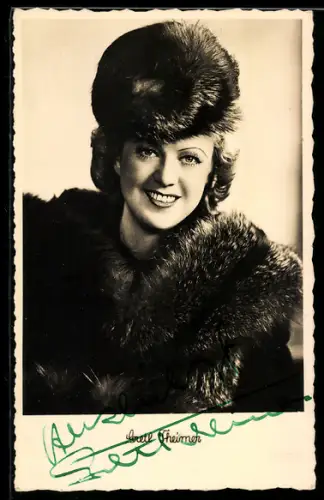 AK Schauspielerin Gretl Theimer mit Pelzhut, Autograph