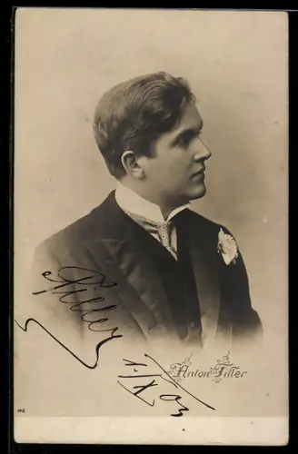 AK Schauspieler Anton Tiller im Anzug mit Krawatte, Autograph