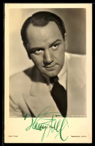 AK Schauspieler Harry Piel im Anzug, Autograph