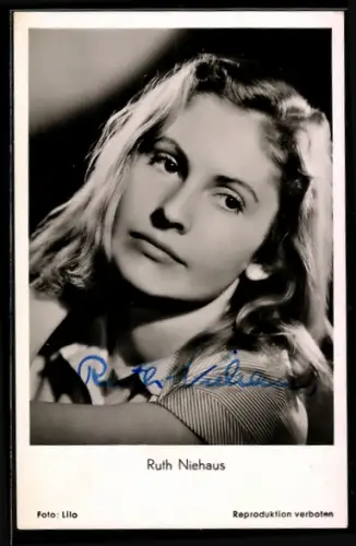 AK Schauspielerin Ruth Niehaus im Porträt, Autograph