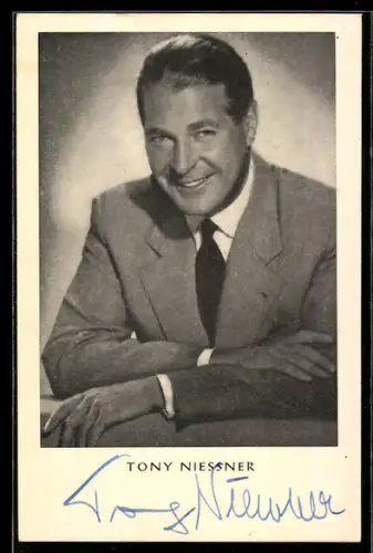 AK Schauspieler Tony NIessner im Anzug, Autograph