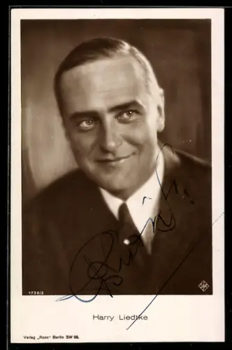 AK Schauspieler Harry Liedtke im Anzug posierend, Autograph