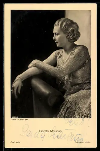AK Schauspielerin Gerda Maurus in einem mit Stickereien verzierten Kleid, Autograph