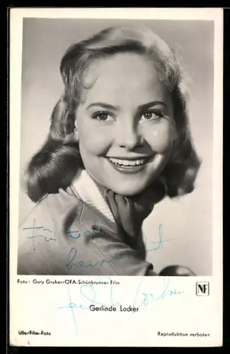 AK Schauspielerin Gerlinde Locker mit sympathischem Lächeln, Autograph