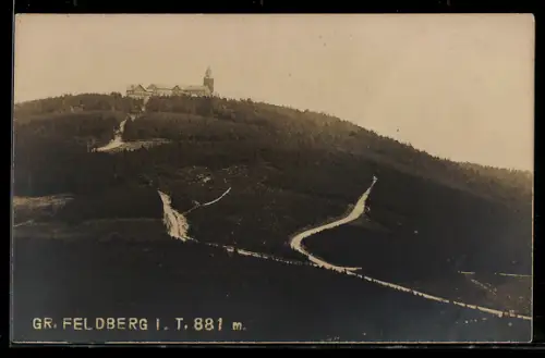 AK Gr. Feldberg i. T., Bergansicht mit Gebäude auf dem Gipfel