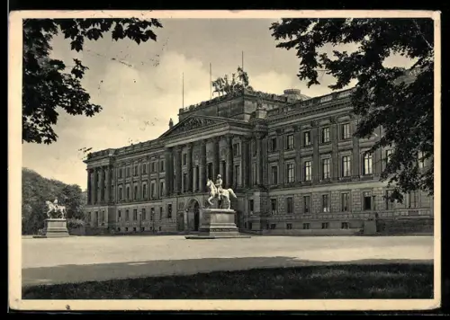 AK Braunschweig, Schloss, Standbilder der Herzöge Karl Wilhelm Ferdinand und Friedrich Wilhelm
