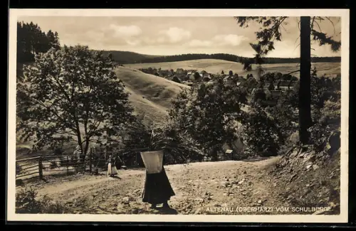 AK Altenau /Oberharz, Blick vom Schulberge auf Landschaft und Ort