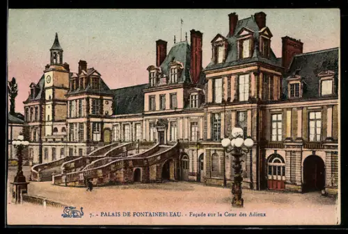 AK Fontainebleu, Palais de Fontainebleau, Facade sur la Cour des Adieux