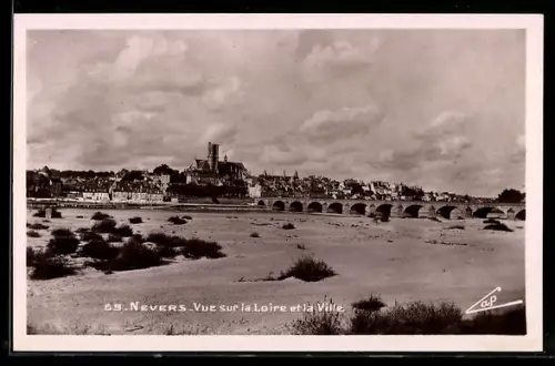AK Nevers, Vue sur la Loire et la Ville