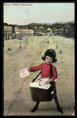 AK Torino, Piazza Vittorio Emanuele con bambino e cartolina