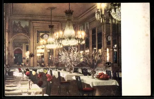 AK Torino, Gran Ristorante Cambio, il salone con lampadari sontuosi e tavole apparecchiate