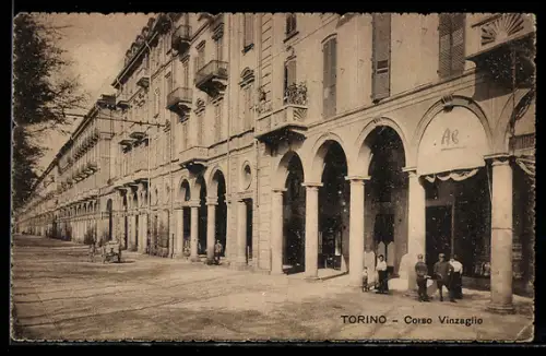 AK Torino, Corso Vinzaglio con passanti e portici eleganti