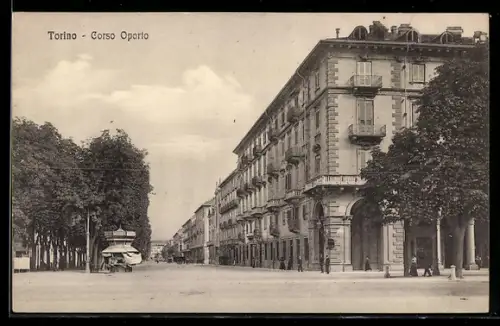AK Torino, Corso Oporto con edifici storici e alberi lungo la strada