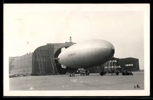 AK Lakehurst, NJ, Zeppelin der U.S. Navy 65 am Hangar