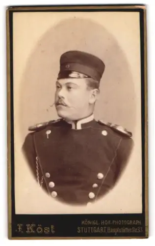 Fotografie F. Köst, Stuttgart, Hauptstätterstr. 33, Unteroffizier der Ulanen in Uniform mit Schirmmütze