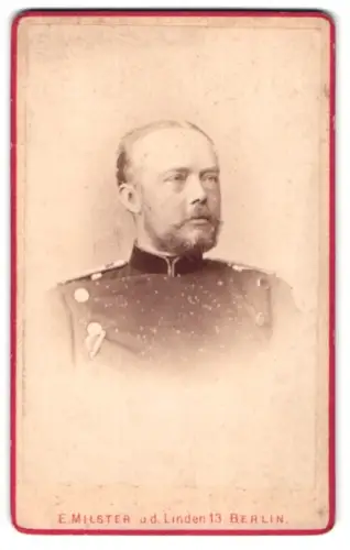 Fotografie E. Milster, Berlin, Unter den Linden 13, Offizier, Feld-Art.-Rgt. Nr. 9, im Überrock mit Band zum EK II 1870