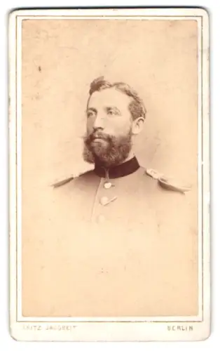 Fotografie Fritz Jacobeit, Berlin, Dorotheen-Str. 85, Lieutenant Ascher vom Pommerschen Feld-Art.-Rgt. Nr. 2, 1873