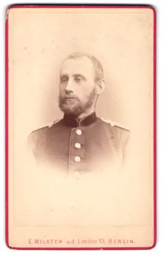 Fotografie E. Milster, Berlin, Unter den Linden 13, Offizier Hiller vom II. Bayer. Feld-Art.-Regiment
