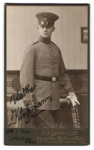 Fotografie Alb. Landmesser, Neuss a. Rh., Crefelderstrasse 32, Einjährig-Freiwilliger Walther Klussmann, Regiment Nr. 56