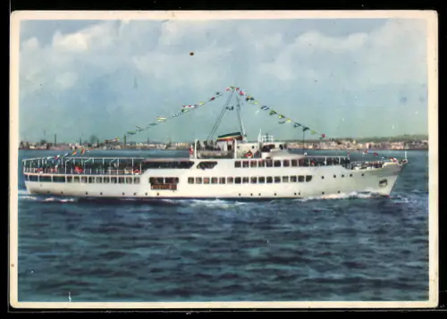 AK Italienisches Passagierschiff M.N. Tragara in Fahrt vor der Küste