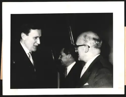 Fotografie Sowjetischer Botschafter Andrej Smirnow mit Gebhard Müller in der villa Reitzenstein, 1957