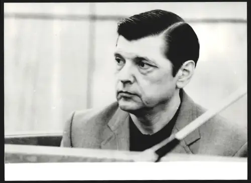 Fotografie Ehemaliger sowjetischer Innenminister Nikolai Tschubanow auf der Anklagebank in Moskau, 1988