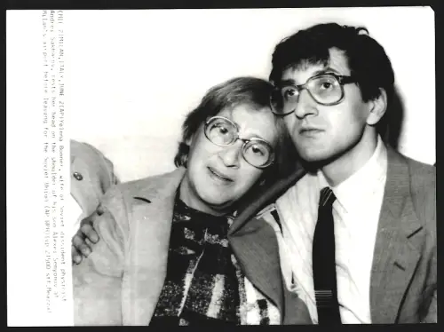 Fotografie Yelena Bonner, Ehefrau des Dissidenten Andrei Sakharov, mit Alexei Semyonov in Milan