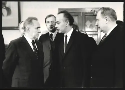 Fotografie Portrait on Alexei Kossygin und Hans Friedrichs im Jahr 1973