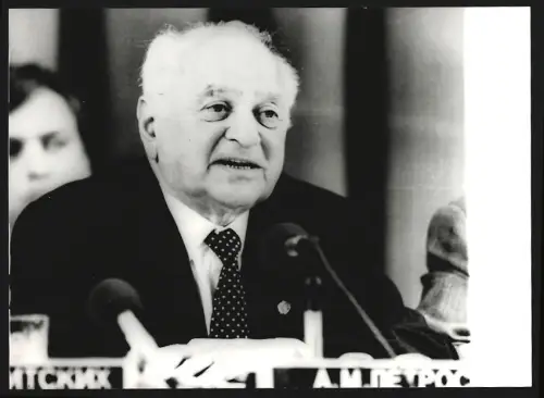 Fotografie Vorsitzender der sowjetischen Atomenergiekommission Andranik Petrosjants im Portrait