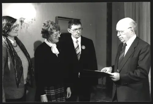 Fotografie Botschafter der Sowjetunion W.S. Semjonow beim Heilbronner Friendesrat im Jahr 1985