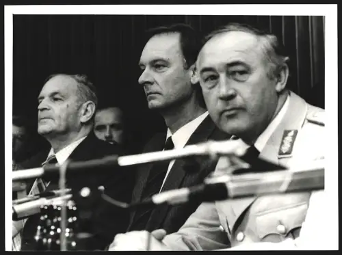 Fotografie General Altenburg mit Prof. Daniel Procktor und Klaus von Schubert in Loccum 1989