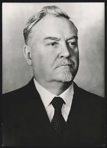 Fotografie Vorsitzender des Ministerrats der Sowjetunion Nikolai Alexandrowitsch Bulganin im Portrait
