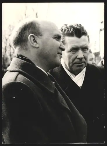 Fotografie Der Hohe Kommissar der Sowjetunion in Deutschland, W. S. Semjonow mit L. F. Iljitschow