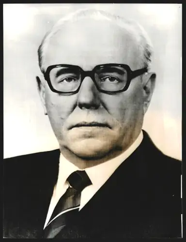 Fotografie Vollmitglied des Politbüros der KPdSU Viktor Tschebrikow im Jahr 1985