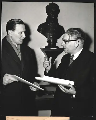 Fotografie Sowjetischer Botschafter Smirnow anlässlich des 130. Todestages von Beethoven im Jahr 1957