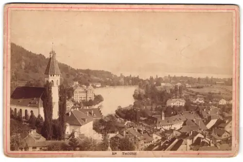 Fotografie A. Garcin, Genf, Ansicht Thoune, Ortsansicht mit Kirche