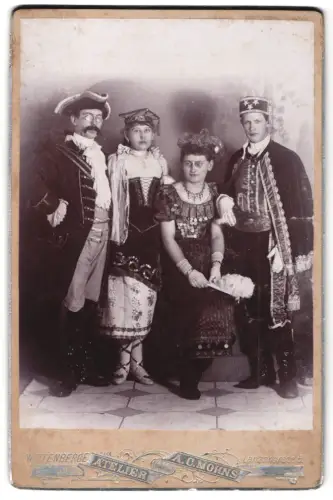 Fotografie A. C. Mohns, Wittenberge, Lenzenerstrasse 5, Gruppe in Kostümen zum Fasching