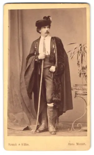 2 Fotografien Straub & Kühn, Frankfurt /Main, Zeil 70, Mann und Frau in Tracht Ungarn im Atelier