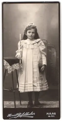 Fotografie Heinrich Rösslhuber, Haag, Mädchen mit Kerze