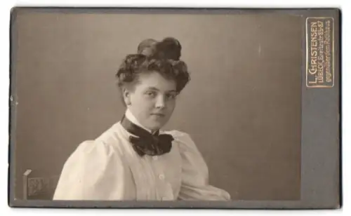 Fotografie L. Christensen, Lübeck, Breite Strasse 85-87, Porträt einer Dame