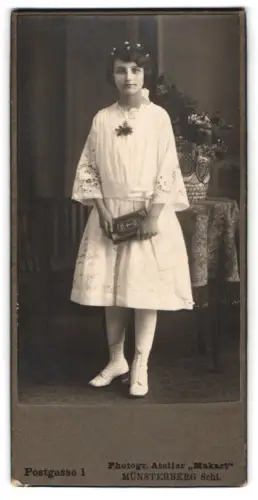 Fotografie Atelier Makart, Münsterberg, Postgasse 1, Mädchen mit Blumenkranz